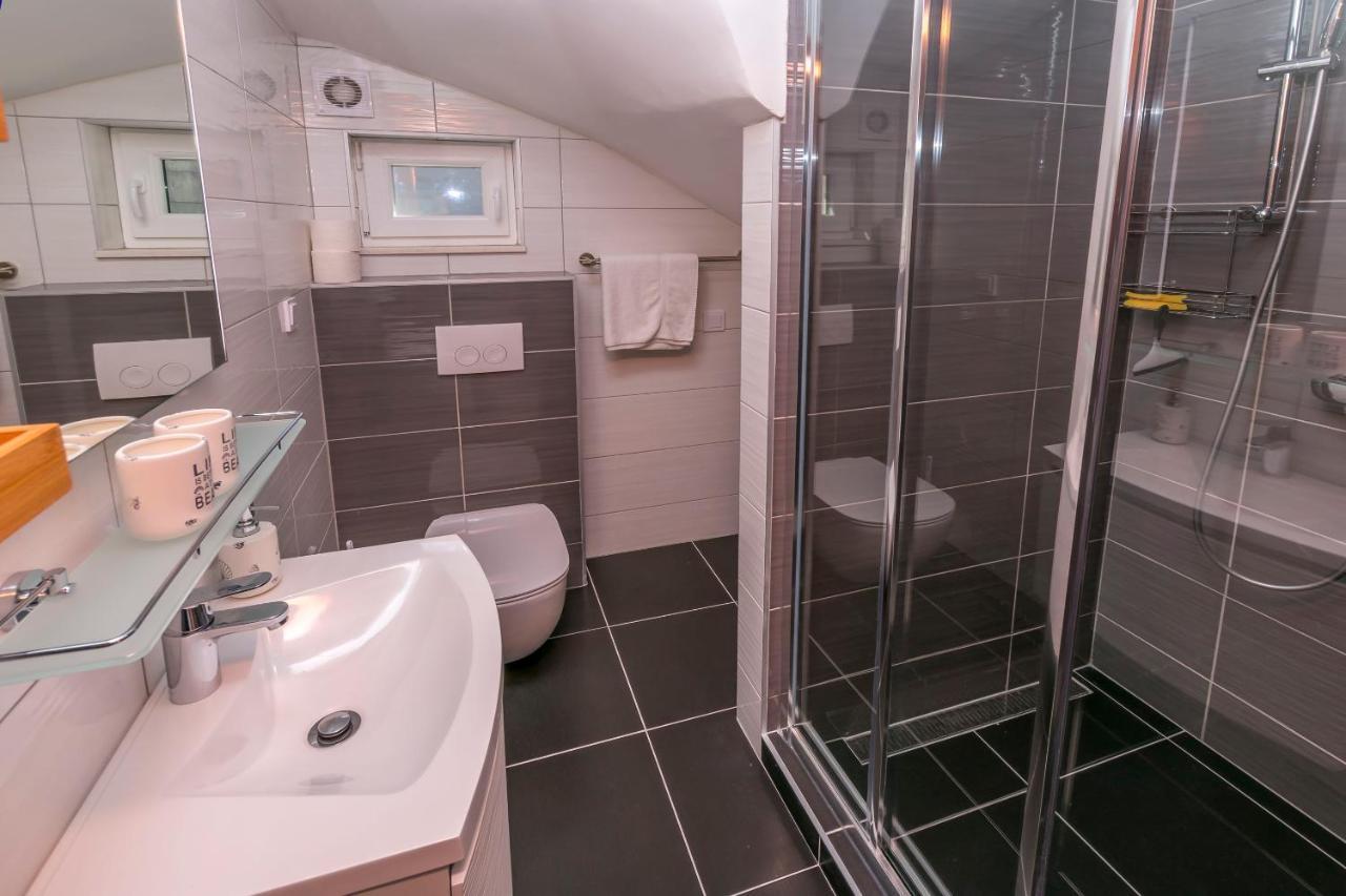 Apartments Visnja Рогозница Екстериор снимка
