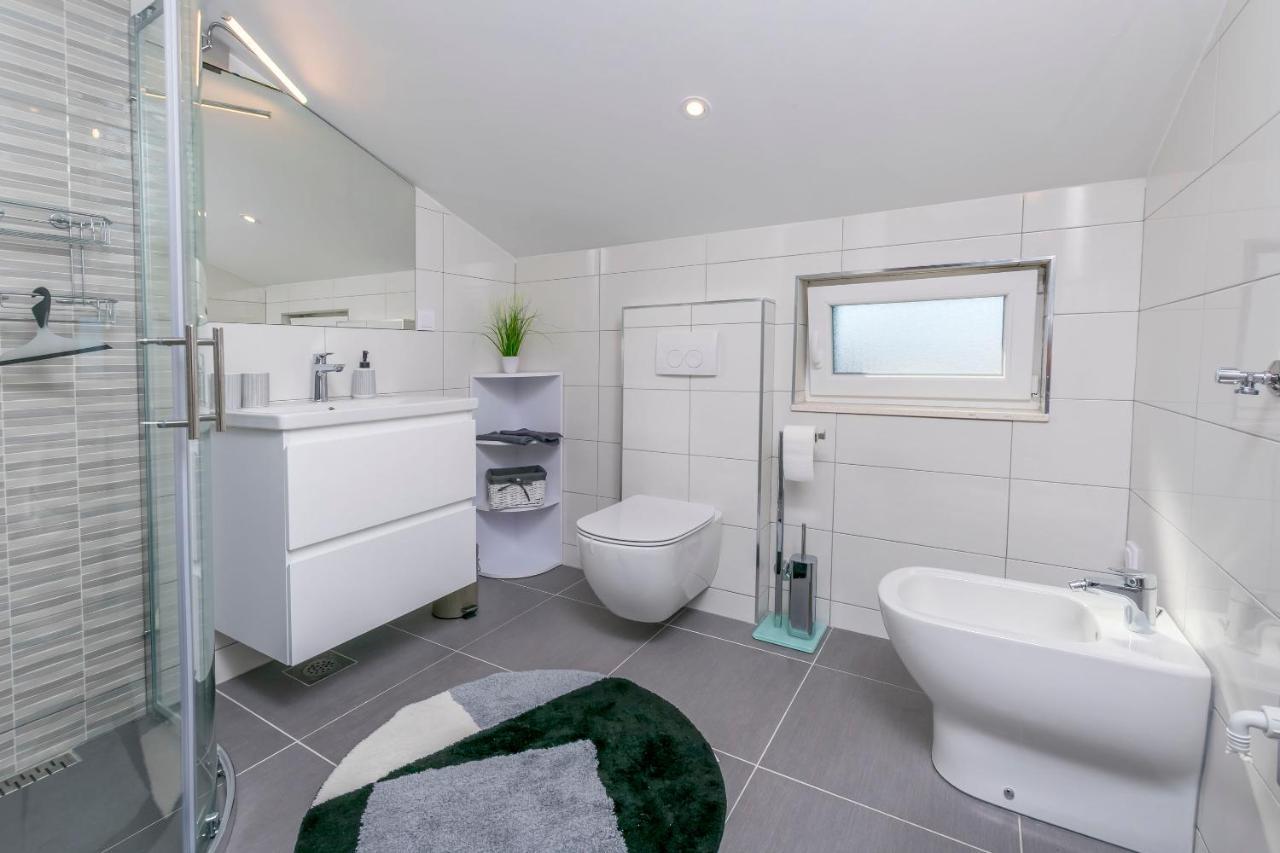 Apartments Visnja Рогозница Екстериор снимка
