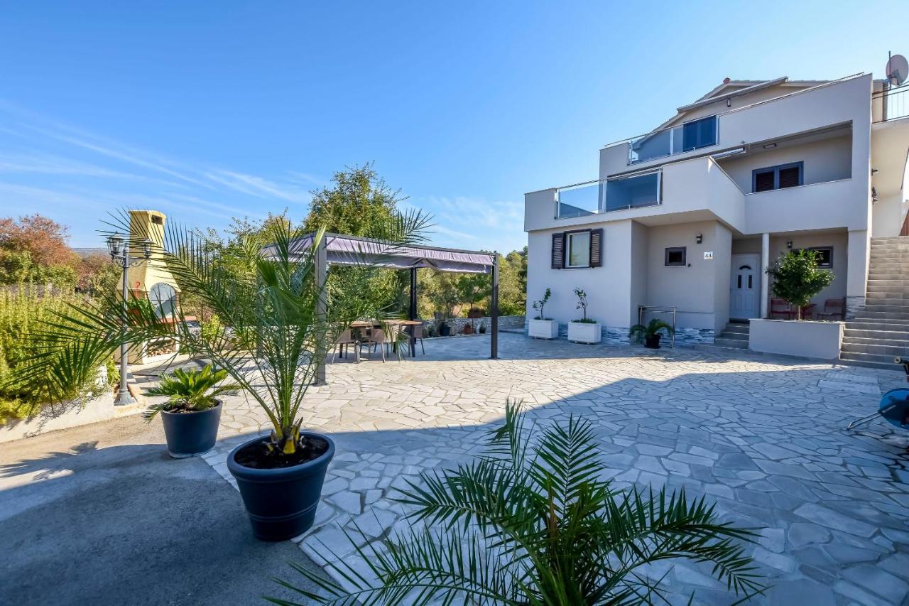 Apartments Visnja Рогозница Екстериор снимка