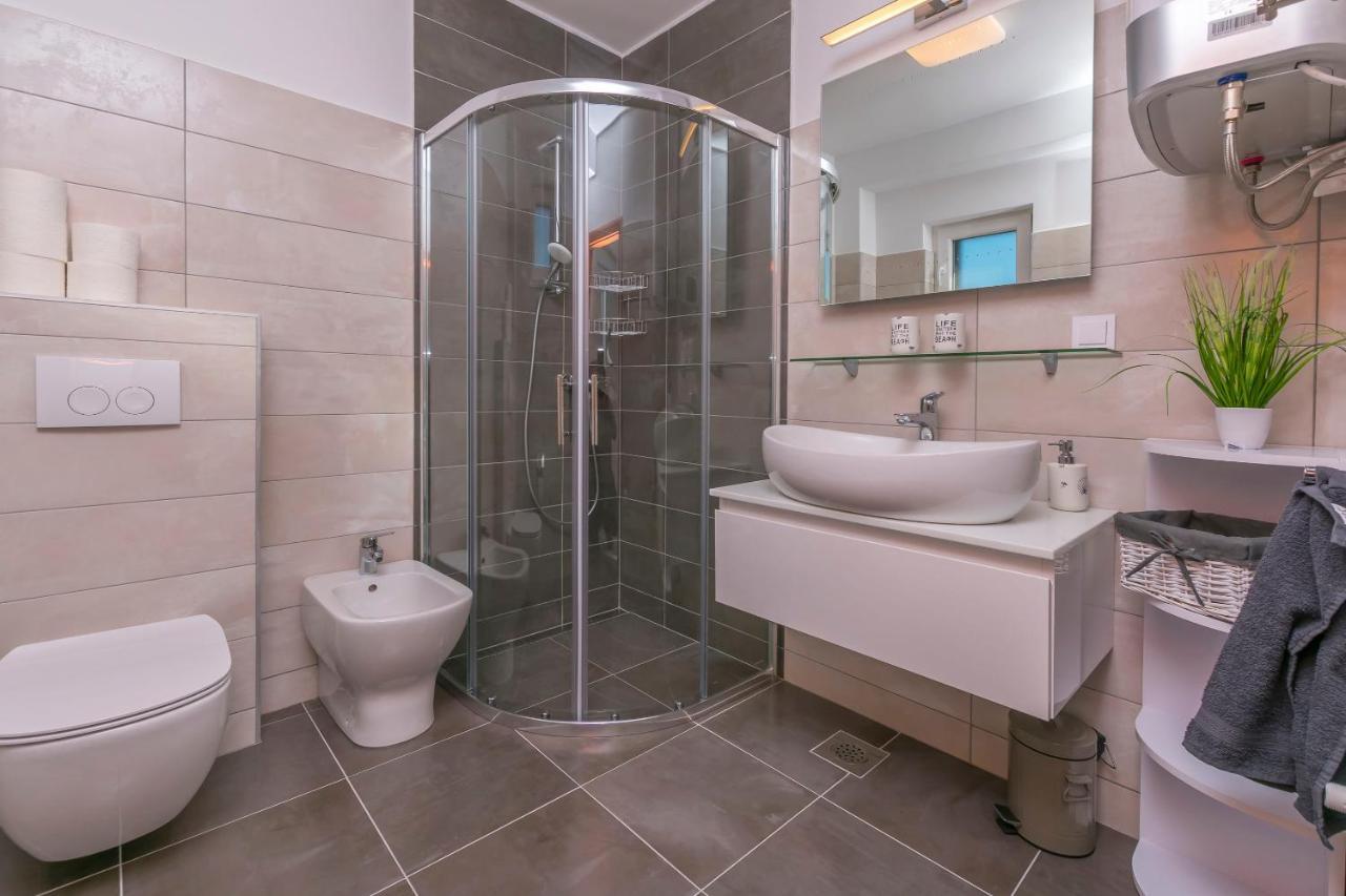 Apartments Visnja Рогозница Екстериор снимка