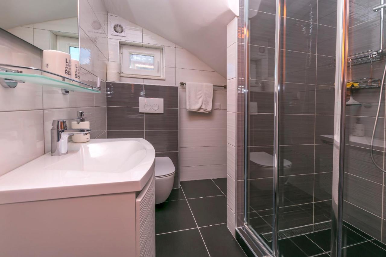 Apartments Visnja Рогозница Екстериор снимка