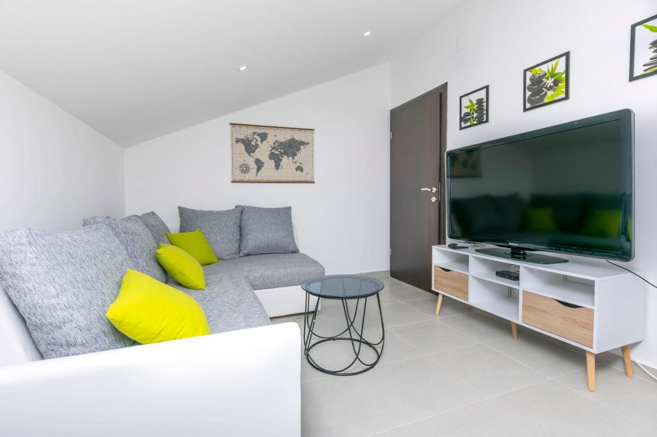 Apartments Visnja Рогозница Екстериор снимка