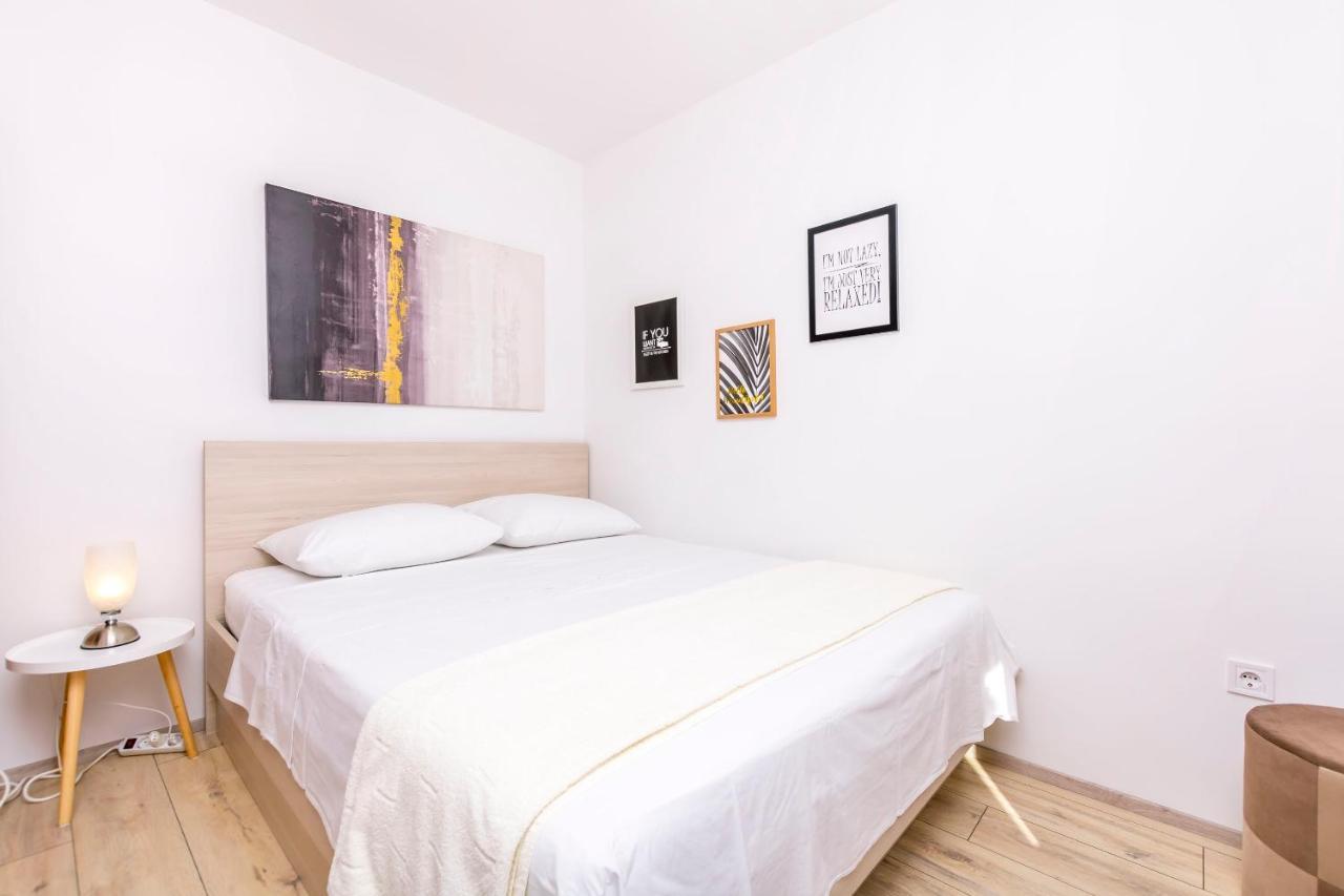 Apartments Visnja Рогозница Екстериор снимка