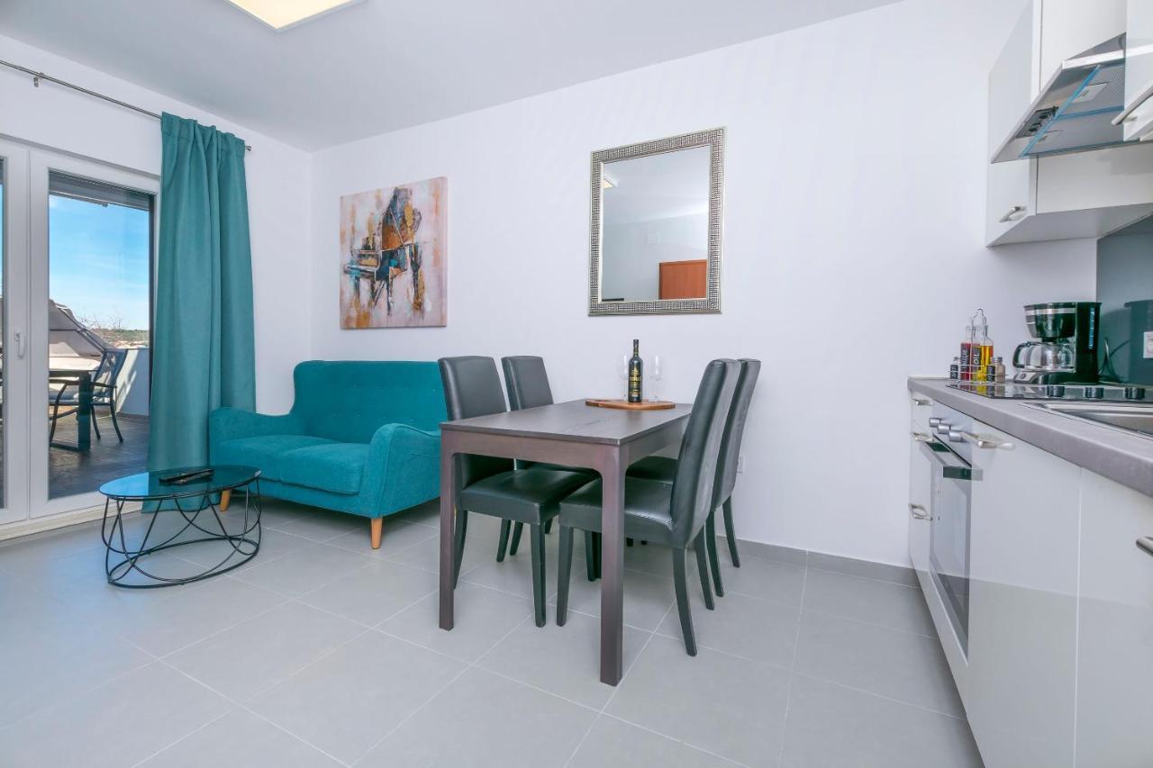 Apartments Visnja Рогозница Екстериор снимка