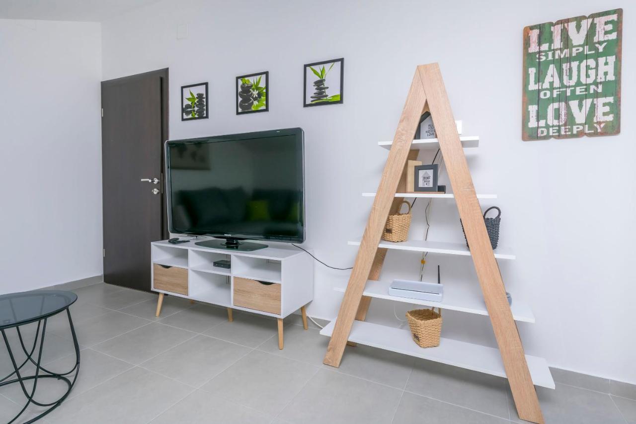 Apartments Visnja Рогозница Екстериор снимка