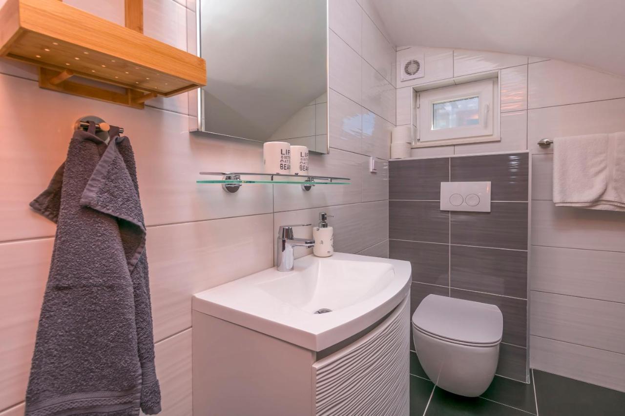 Apartments Visnja Рогозница Екстериор снимка