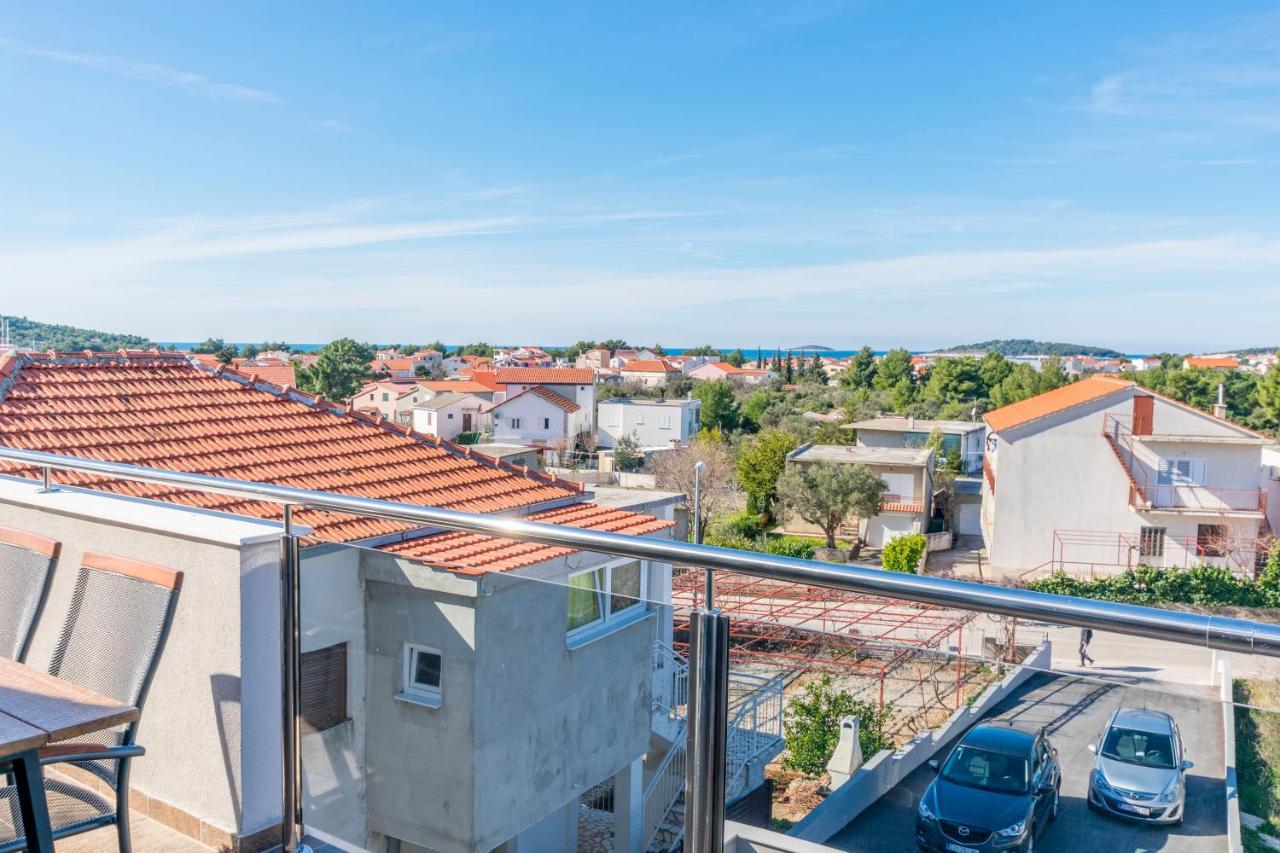 Apartments Visnja Рогозница Екстериор снимка
