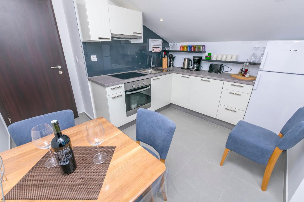 Apartments Visnja Рогозница Екстериор снимка
